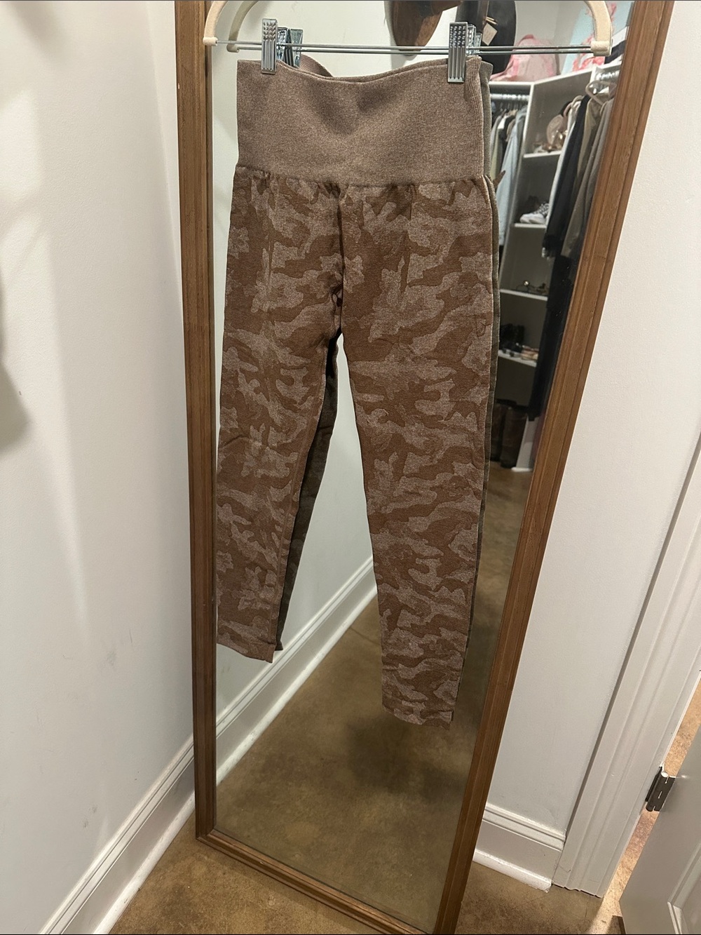 Women’s NVGTN leggings brown camo small